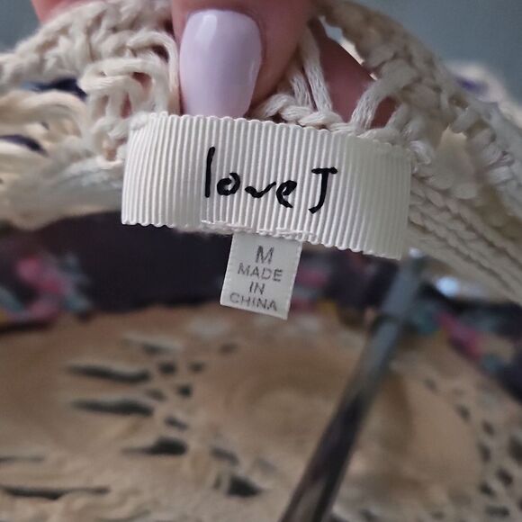 Love J Cream Floral Hippie Flowy Crochet Cover-Up Medium Preowned Good Condition - Picture 5 of 9